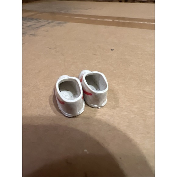 VINTAGE BARBIE DOLL CLONE clothes: WHITE NIKE SNEAKER Tennis SHOES-RED SWISH - Picture 3 of 5